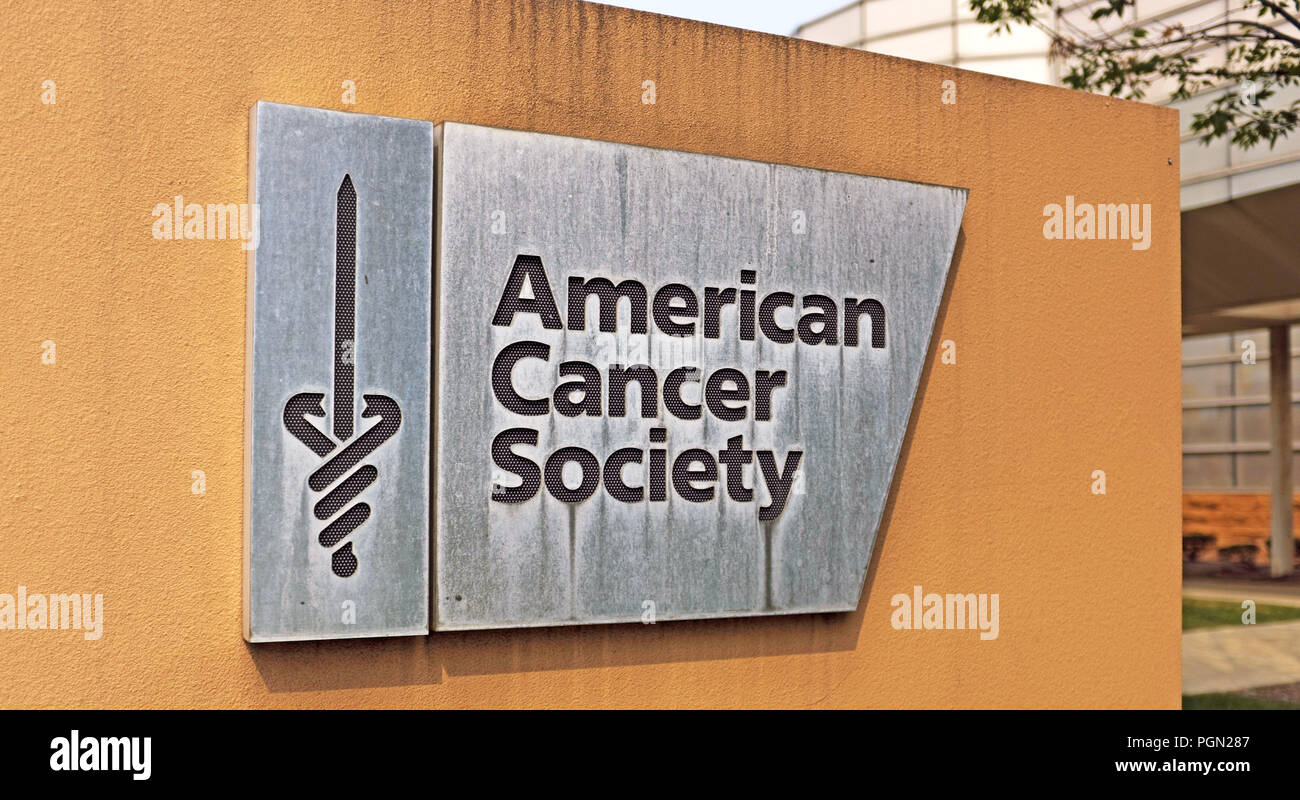 L'American Cancer Society signage nella parte anteriore del tumore locale della società in Cleveland, Ohio, USA. Foto Stock