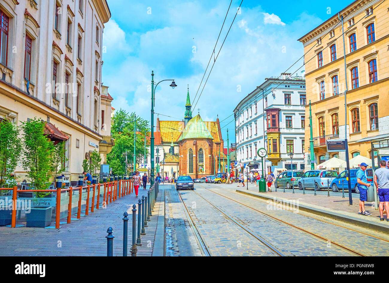 Cracovia in Polonia - Giugno 11, 2018: La scena urbana della parte centrale di Cracovia con la Chiesa di San Francesco di Assisi sullo sfondo, il 11 giugno a Cracovia Foto Stock