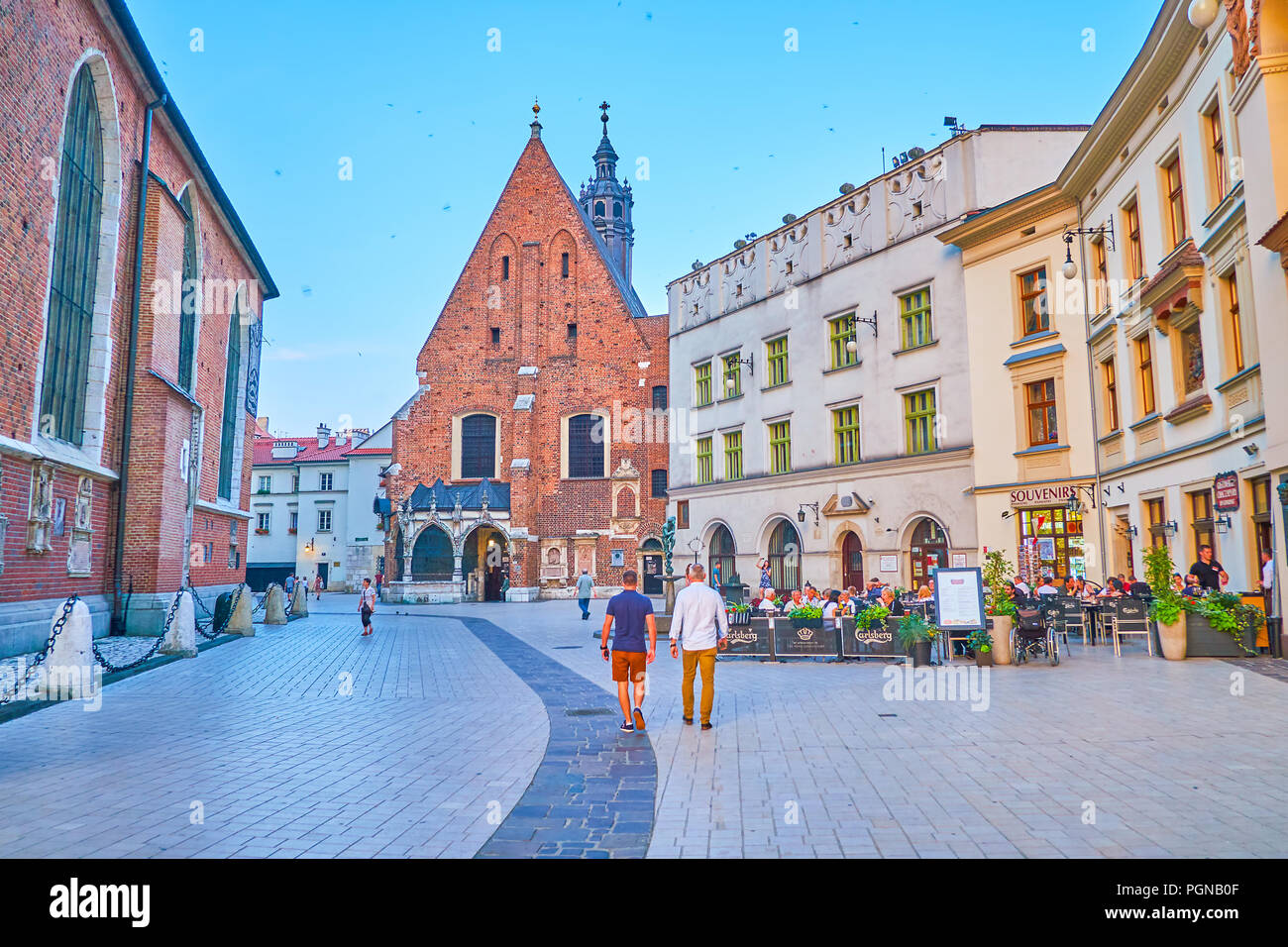 Cracovia in Polonia - Giugno 11, 2018: La piccola chiesa medievale di Santa Barbara si trova sul Plac Mariacki e vicini con St Mary Basilica, il 11 giugno in Kr Foto Stock