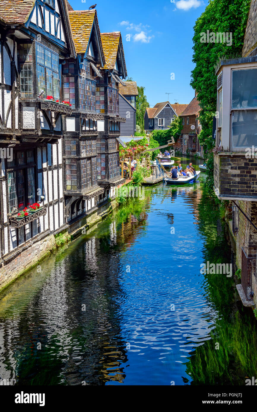I barcaioli sul grande fiume stour Canterbury Kent Foto Stock