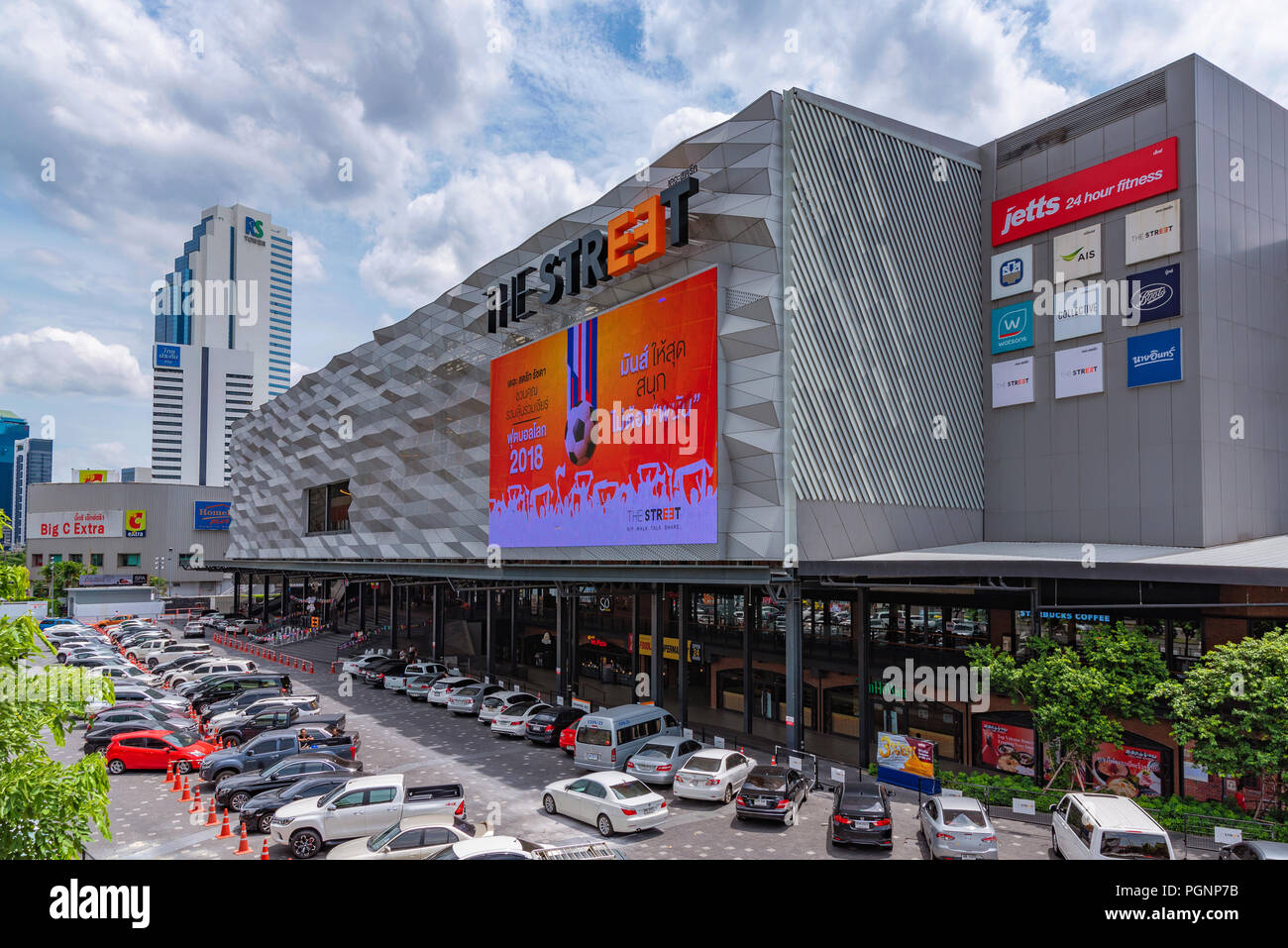 BANGKOK, Tailandia - 15 Luglio: Vista della strada shopping mall, un popolare moderno centro commerciale nella zona Ratchada sulla luglio 15, 2018 a Bangkok Foto Stock