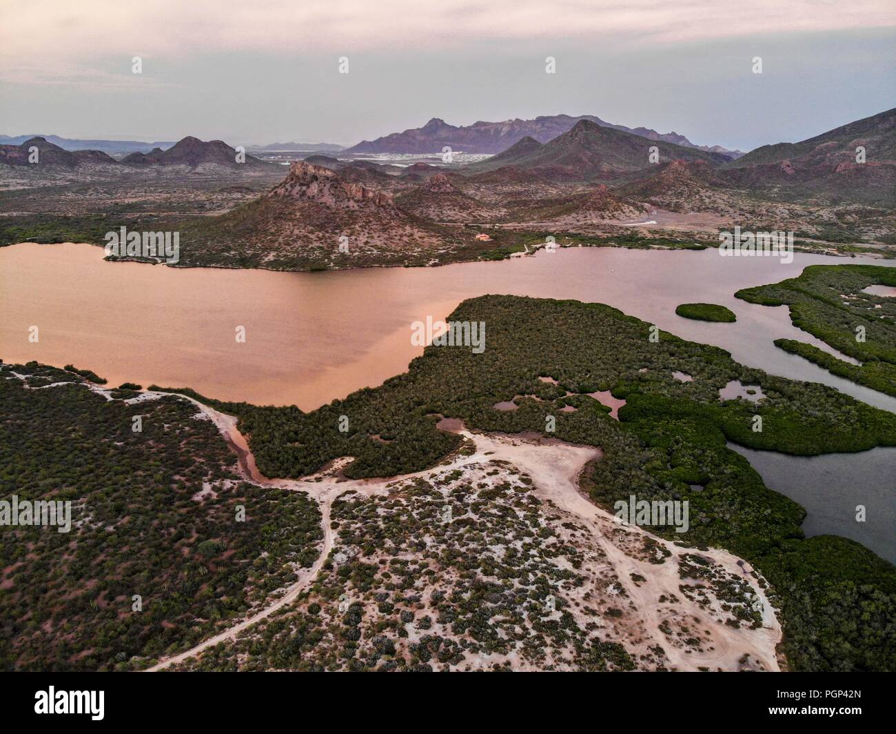 Paisaje con unà vista aérea del estero el Soldado en San Carlos, Sonora, Messico. Area Protregida naturale. Golfo de California. (Foto: Luis Gutiérrez Foto Stock