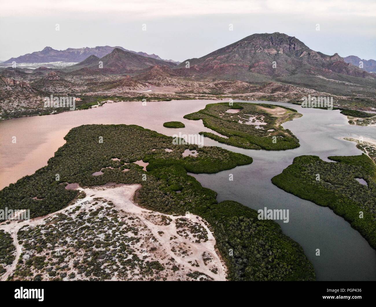 Paisaje con unà vista aérea del estero el Soldado en San Carlos, Sonora, Messico. Area Protregida naturale. Golfo de California. (Foto: Luis Gutiérrez Foto Stock