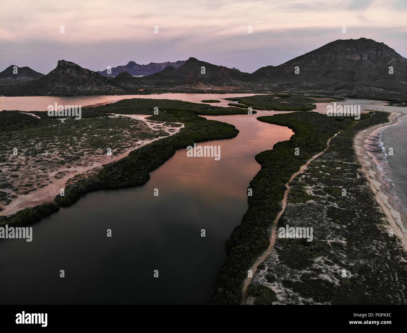 Paisaje con unà vista aérea del estero el Soldado en San Carlos, Sonora, Messico. Area Protregida naturale. Golfo de California. (Foto: Luis Gutiérrez Foto Stock