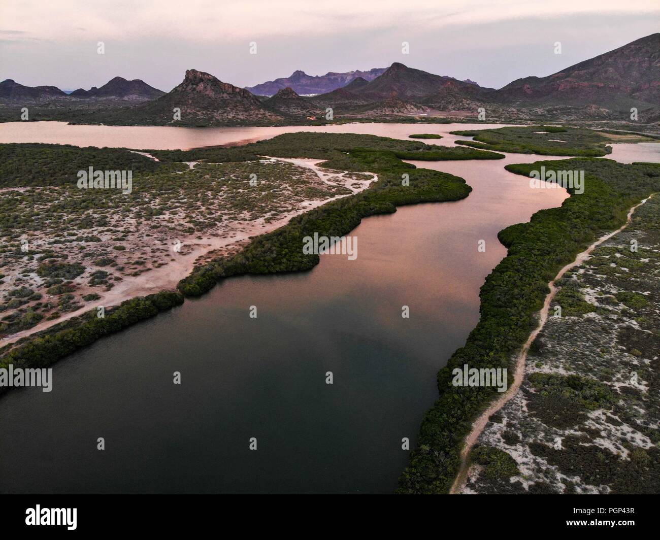Paisaje con unà vista aérea del estero el Soldado en San Carlos, Sonora, Messico. Area Protregida naturale. Golfo de California. (Foto: Luis Gutiérrez Foto Stock