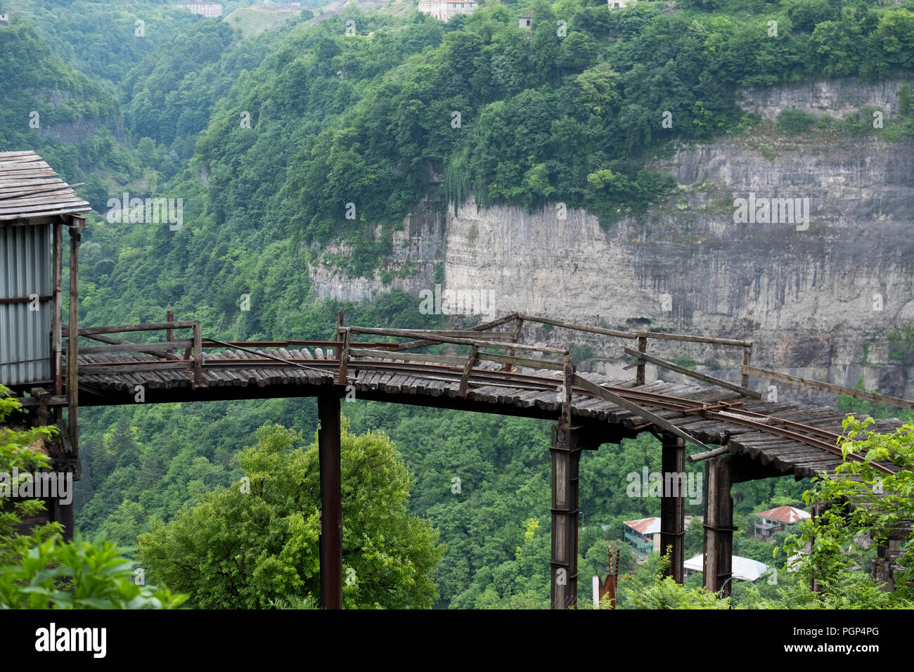 0ld ferrovia mineraria tracce Chiatura in Georgia Foto Stock