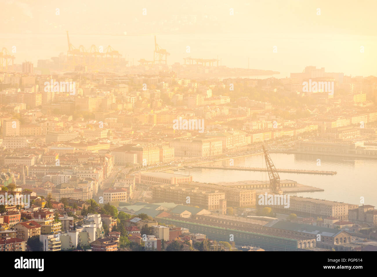 Antenna vista panoramica di Trieste, Italia, Europa. Foto Stock