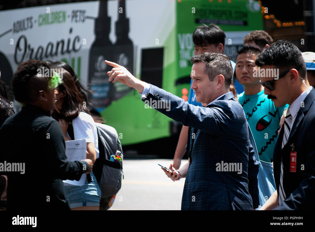 Los Angeles, Stati Uniti d'America - 27 agosto 2018: Thomas Lennon saluta i fan a Weird Al Yankovic's Hollywood Walk of Fame star cermony Credito: Jimmie Tolliver/Alamy Live News Foto Stock