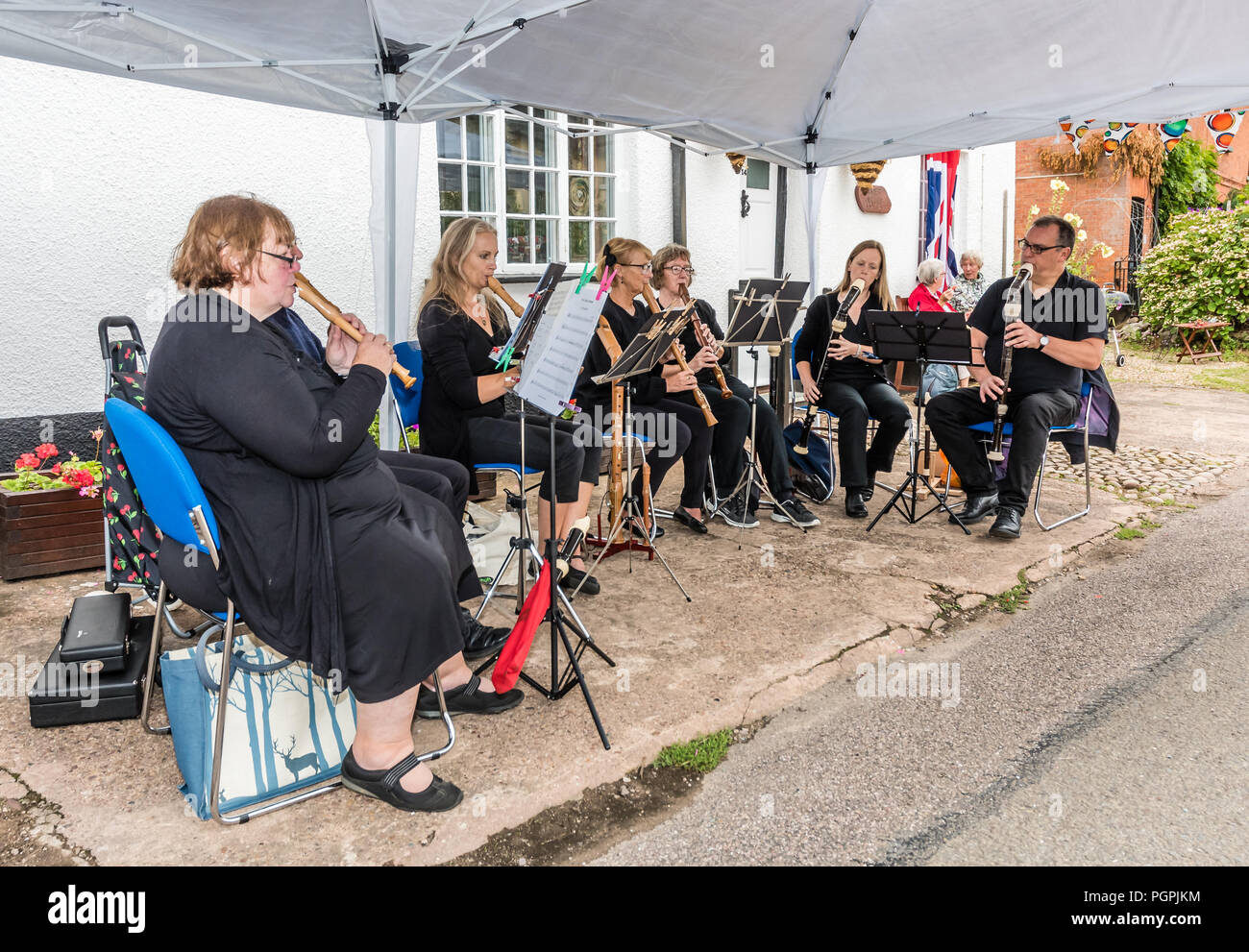 East Budleigh, England.27 Agosto,2018. Il Villaggio "celebra la vita di Sir Walter Raleigh' con una parte di strada. Credito: Peter Bowler/Alamy Live News. Foto Stock