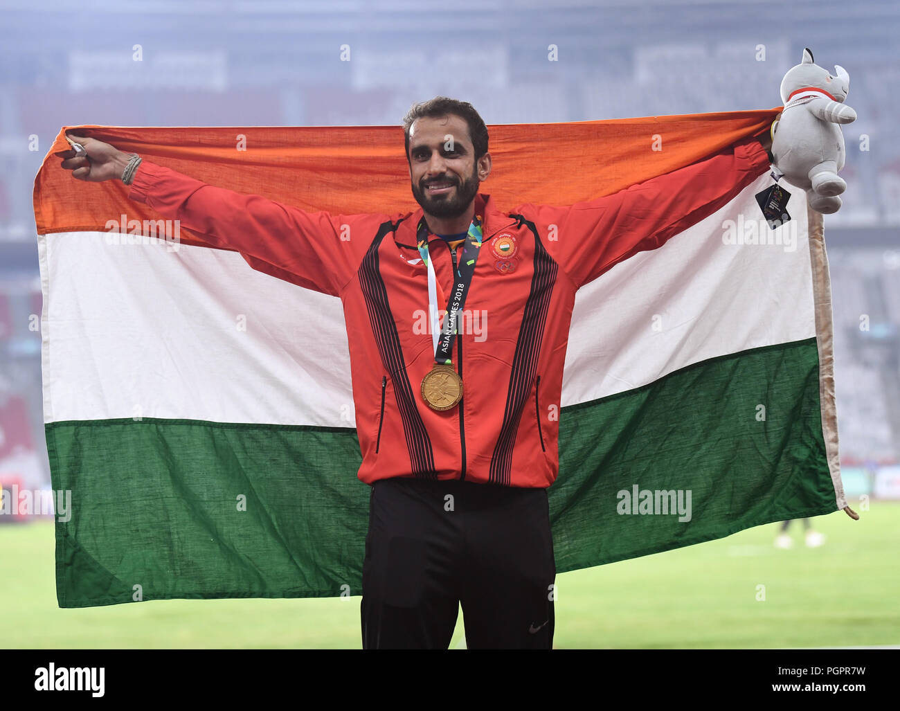 (180828) -- JAKARTA, Agosto 28, 2018 (Xinhua) -- Oro medaglia Manjit Singh di India pone per le foto durante la cerimonia di premiazione dopo uomini 800m Finale di atletica al XVIII Giochi Asiatici in Jakarta, Indonesia che il 28 agosto, 2018. (Xinhua/Pan Yulong) Foto Stock