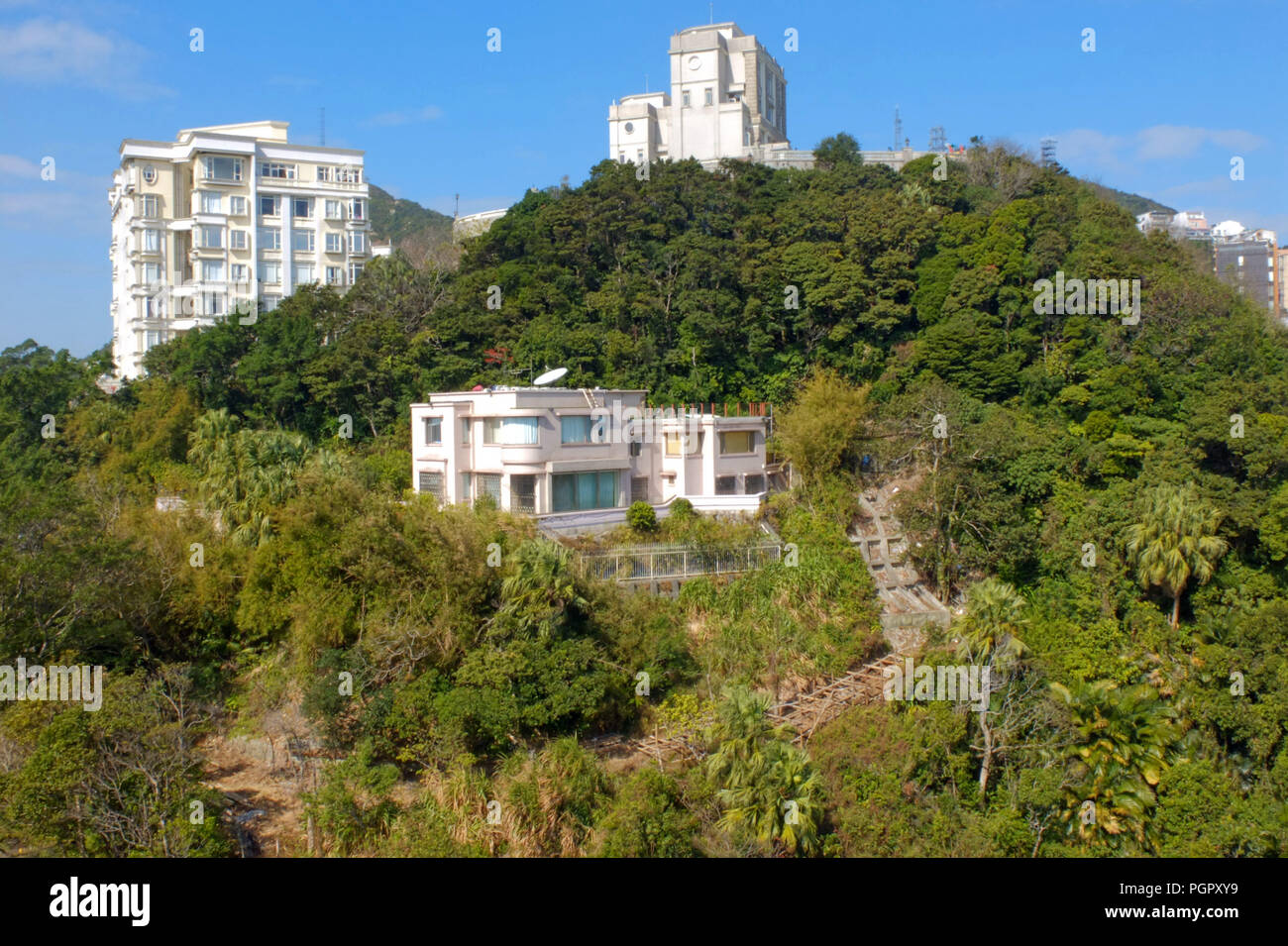 Hong Kong, Hong Kong, Cina. Il 29 agosto, 2018. Hong Kong Cina-vista Giorno di Hong Kong con il Victoria Peak di Hong Kong, Cina. Victoria Peak è una montagna sulla metà occidentale dell'Isola di Hong Kong. È anche noto come il Monte Austin e localmente come il picco. Con un'elevazione di 552 m (1,811 ft), è la montagna più alta dell'isola di Hong Kong. Credito: SIPA Asia/ZUMA filo/Alamy Live News Foto Stock