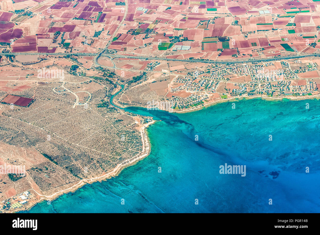 Frammento di La splendida spiaggia di Liopetri, Cipro nella regione delle famose spiagge di Ayia Napa. Ecco i migliori ristoranti di pesce dell'isola Foto Stock