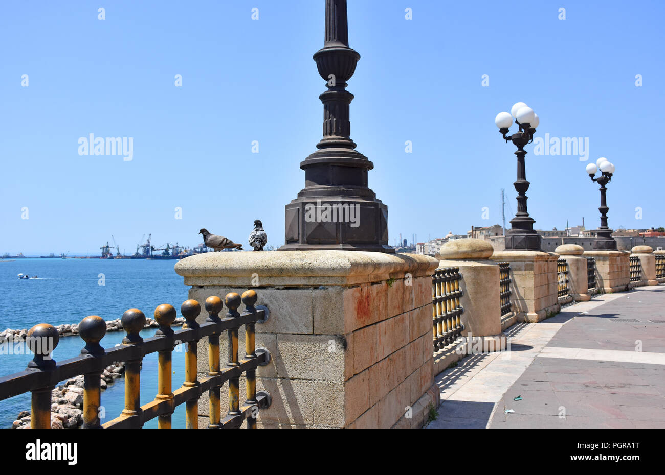 Taranto moderno immagini e fotografie stock ad alta risoluzione - Alamy