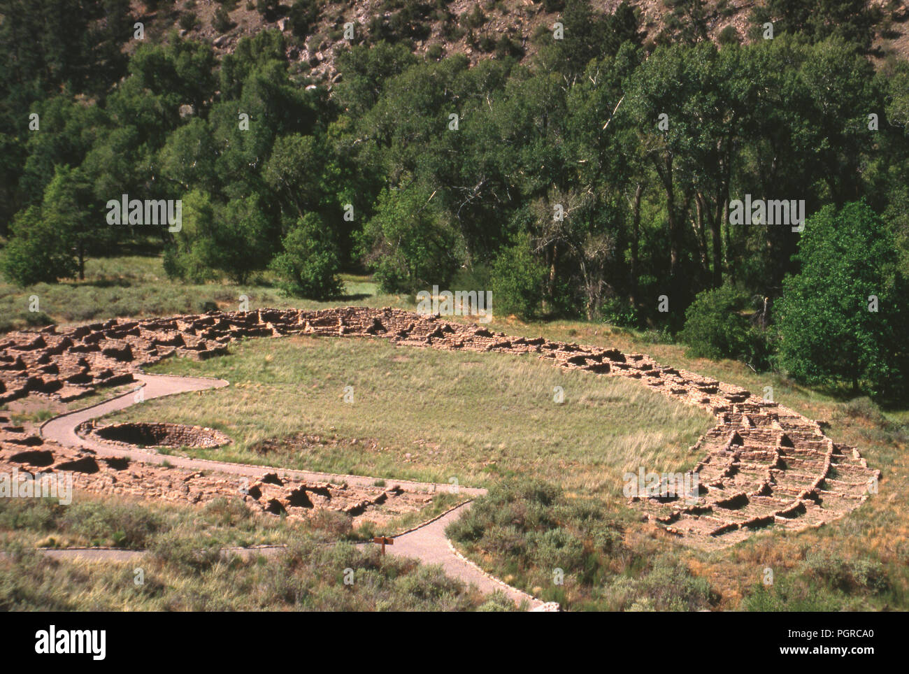 Frijoles Canyon rovine del villaggio Tuyonyi, Bandelier National Monument, NM. Fotografia Foto Stock