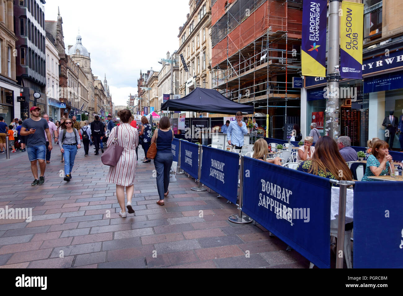 Acquirenti e turisti a Buchanan Street a Glasgow, Scozia Foto Stock