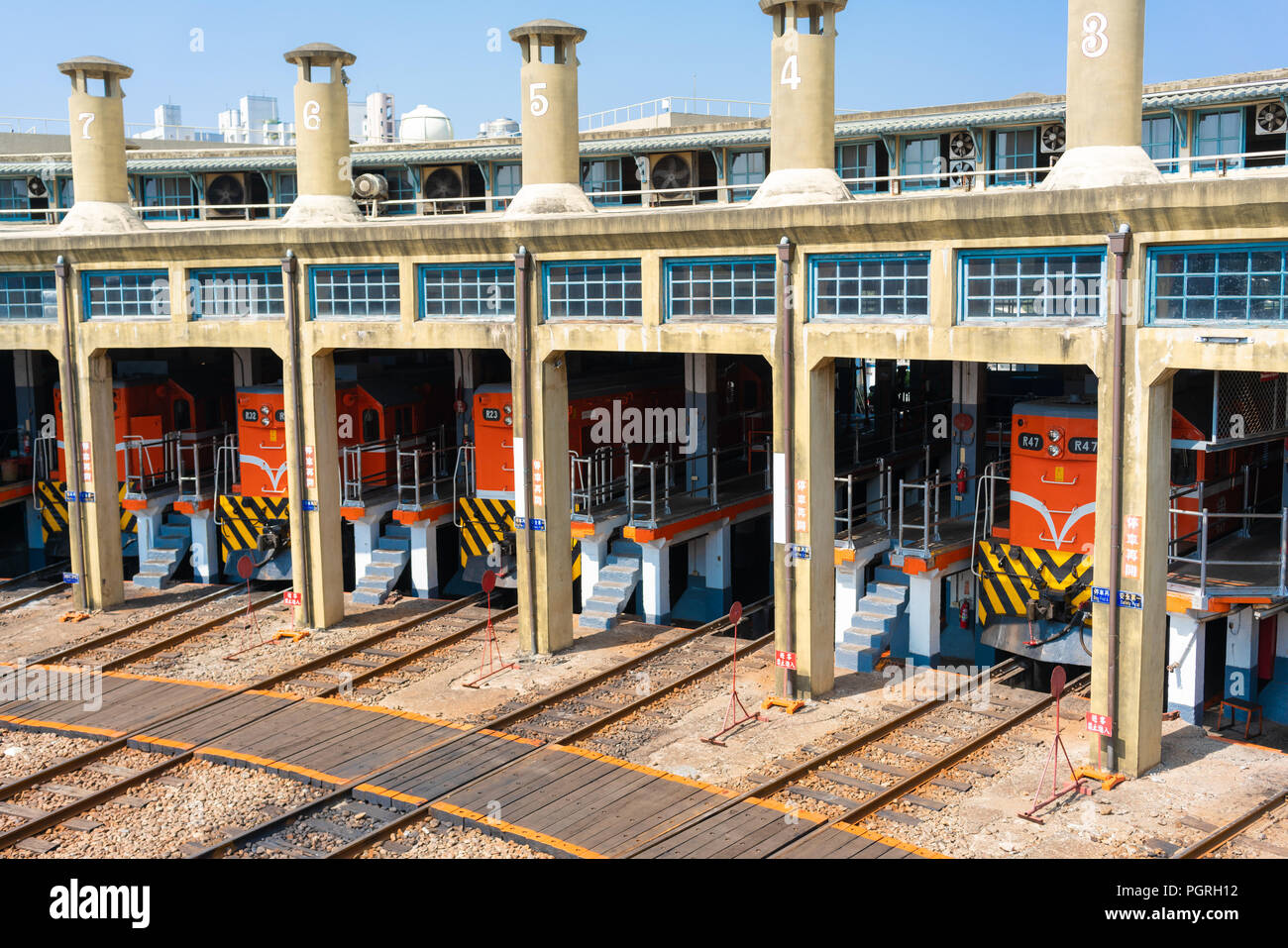 16 febbraio 2018, Changhua Taiwan: treno parcheggiato in a forma di ventola garage del treno in stazione roundhouse di Changhua Taiwan Foto Stock