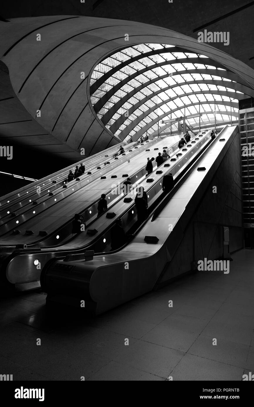 La stazione metropolitana di Canary Wharf e. È servita dalla Linea Jubilee e DLR. Canary Wharf è un quartiere finanziario è situato nella zona est di Londra (UK). Foto Stock