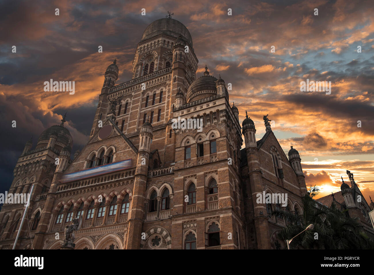 Chhatrapati Shivaji, ex Victoria Terminus - una storica stazione ferroviaria nella città indiana di Mumbai, uno dei più trafficati in India. Foto Stock