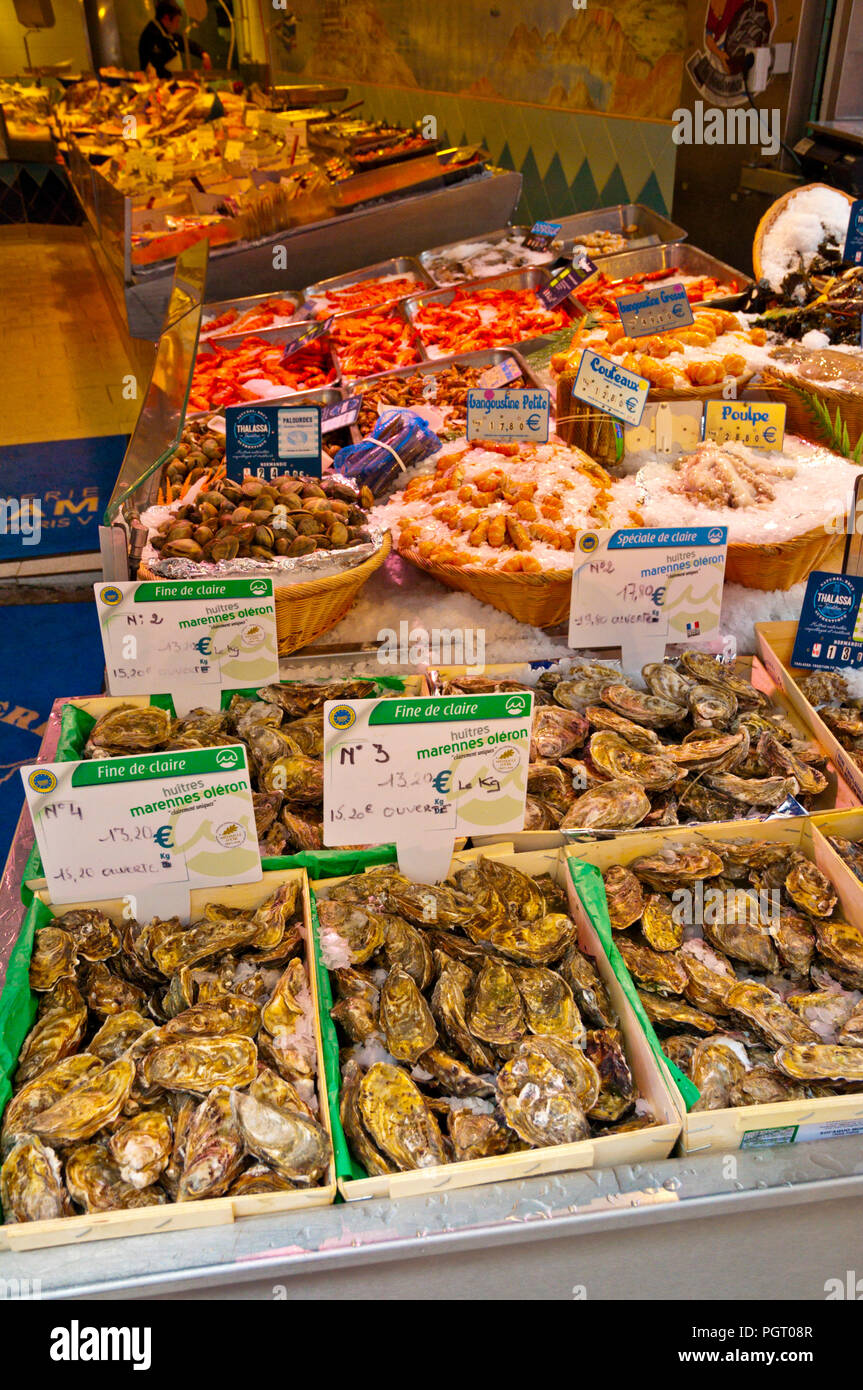 Negozio di frutti di mare, Rue Mouffetard, Quartiere Latino, Parigi, Francia Foto Stock