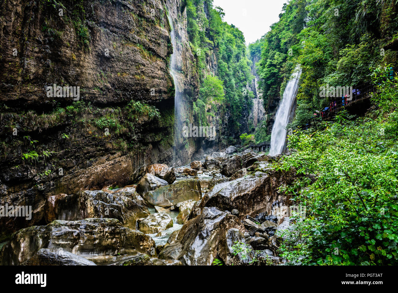 Enshi Mufu Grand Canyon panorama con cascata e percorso in Hubei Cina Foto Stock