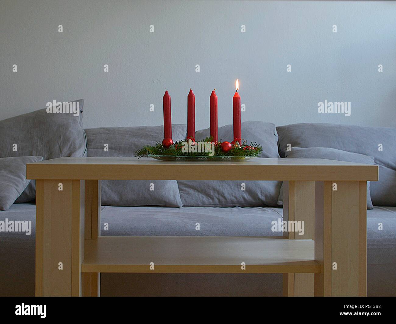 Avvento Natale candele rosse Foto Stock