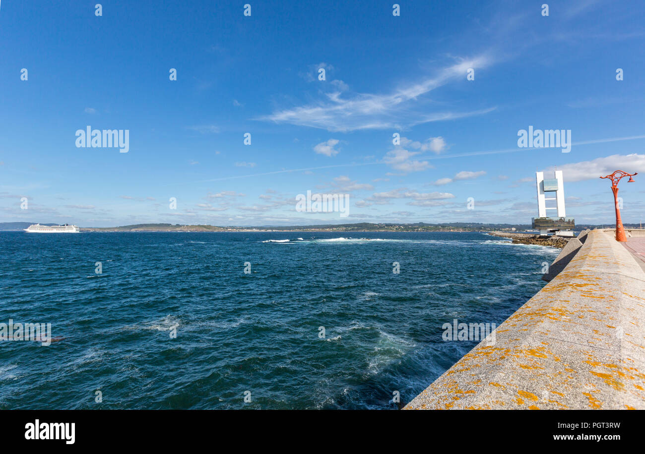 Torre di controllo de en el dique de Abrigo, controllo marittimo Towerv, A Coruña, Galizia, Spagna Foto Stock