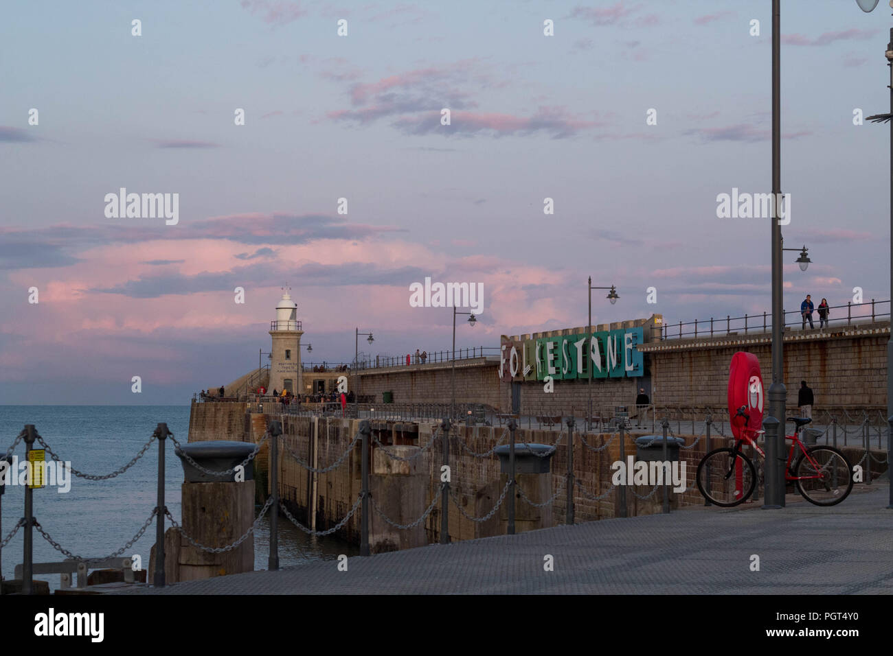 Viaggi e Turismo - Folkestone Pier vicino al tramonto. Kent, Regno Unito. Foto Stock