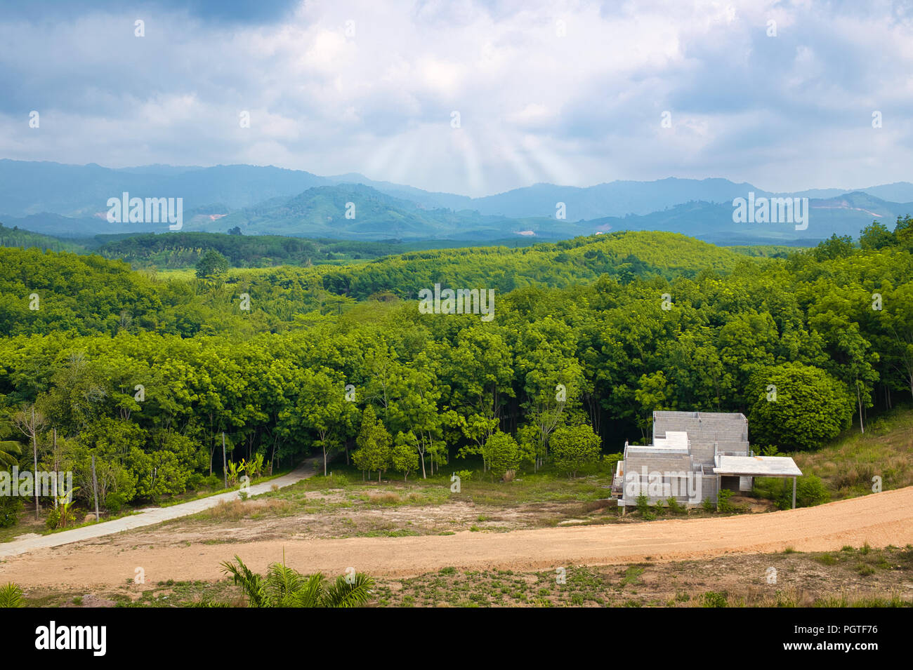 Di Phang Nga Bay si trova a nord di Phuket, piena di idilliaco collina ondulata, luoghi remoti con vasti spazi aperti, la vista che offre sono sorprendenti. Foto Stock