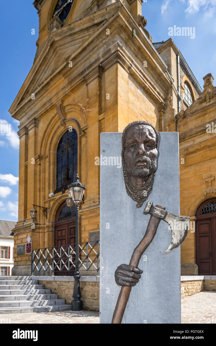 Il neoclassico di San Pietro e la chiesa di Paolo / Église Saints-Pierre-et-Paolo nella città di Bouillon, provincia di Lussemburgo, Ardenne belghe, Belgio Foto Stock