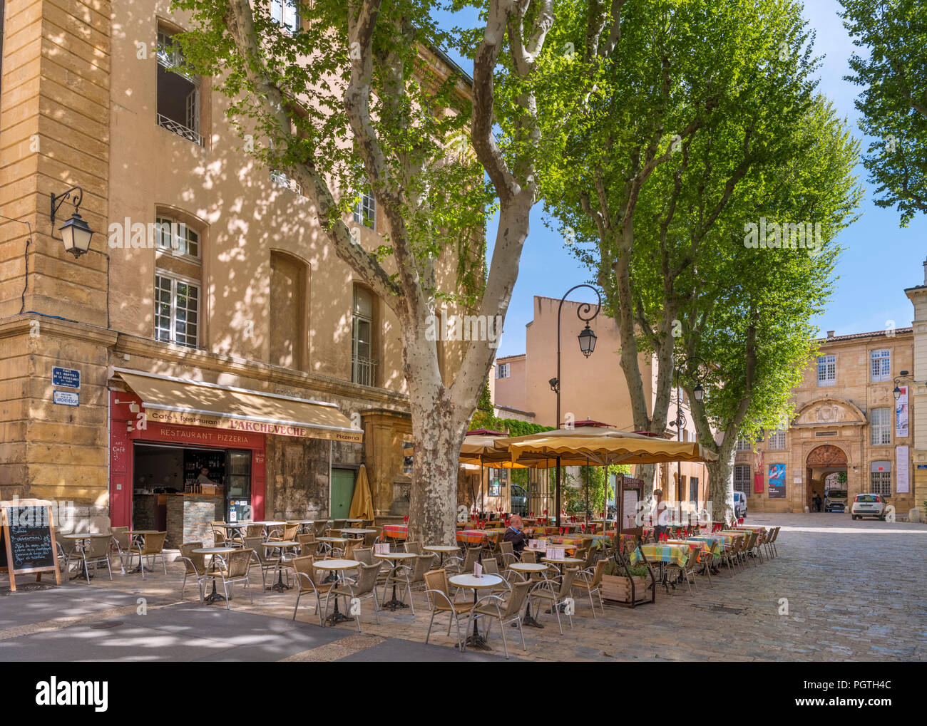 Aix en Provence, cafe. L'Archeveche ristorante/caffetteria sulla Place des Martyrs de la resistenza, Aix-en-Provence, Provenza, Francia Foto Stock