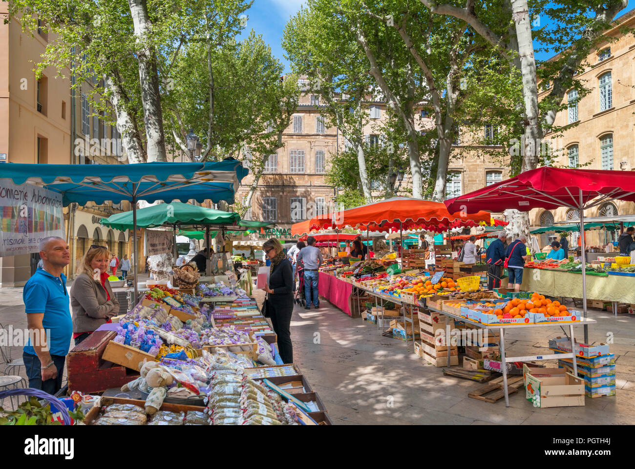 Mercato in luogo di Richelmi, Aix-en-Provence, Provenza, Francia Foto Stock