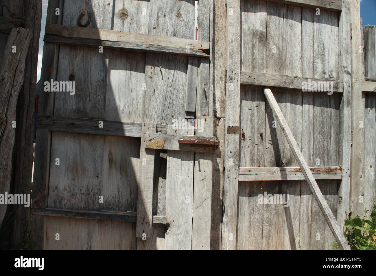 Rustico porta in legno Foto Stock