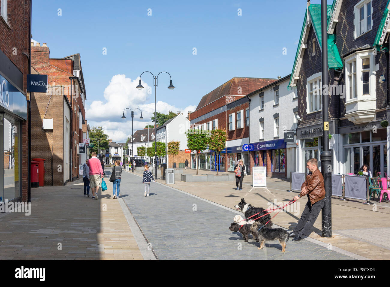 Area pedonale per High Street, Bromsgrove, Worcestershire, England, Regno Unito Foto Stock