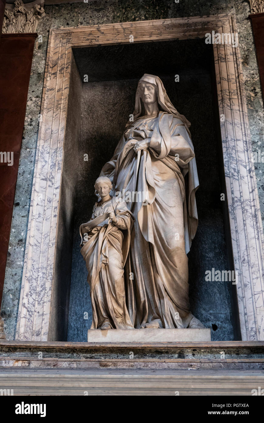 Invece di antiche godsPantheon,Roma oggi una chiesa, ma costruito come un tempio di tutti gli dèi durante il regno dell'imperatore Adriano e terminata circa 120 A.D. Foto Stock