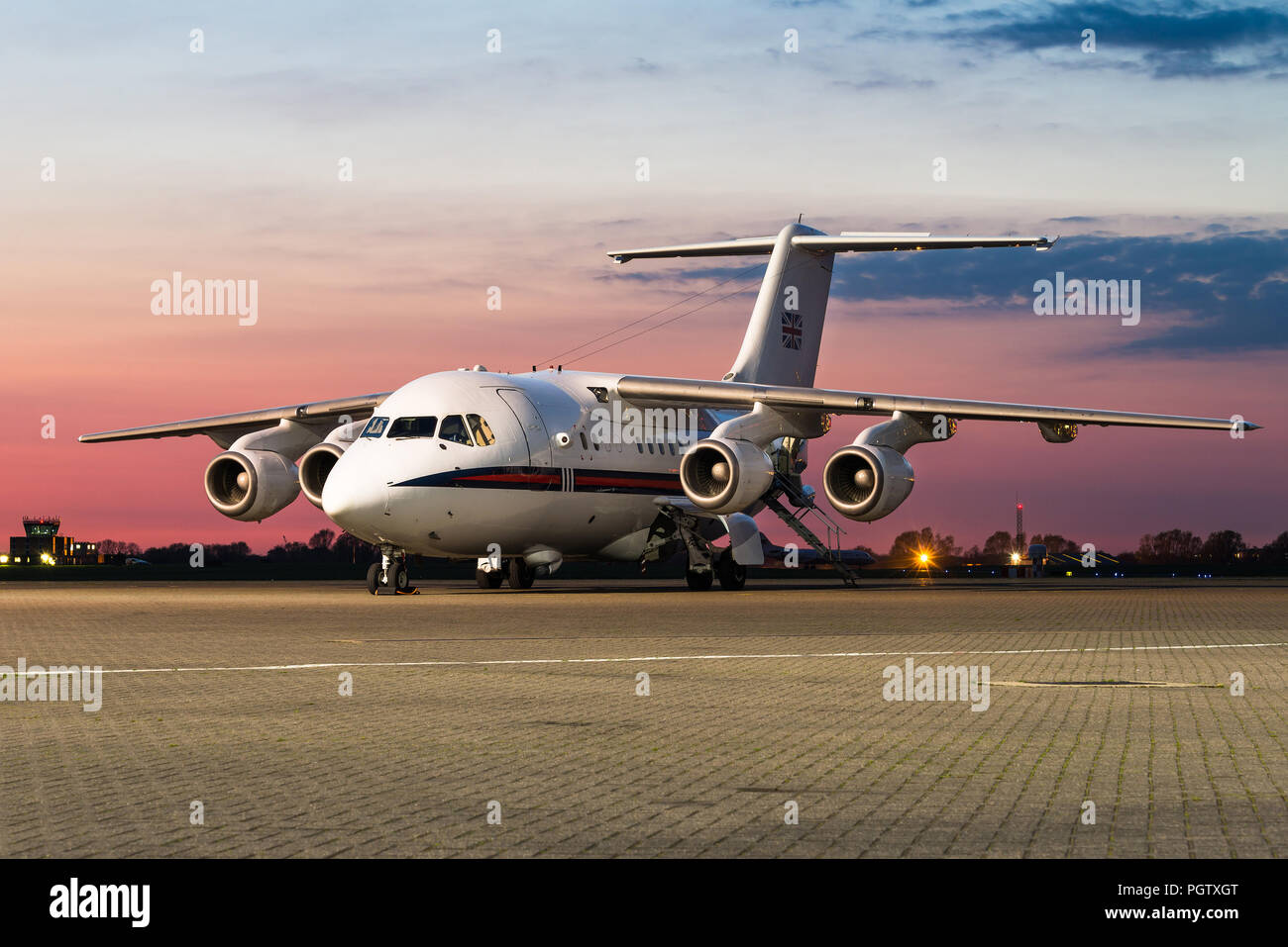 Un British Aerospace 146 passeggero VIP e gli aeromobili dal n. 32 Squadron della Royal Air Force presso la RAF Northolt airbase. Foto Stock