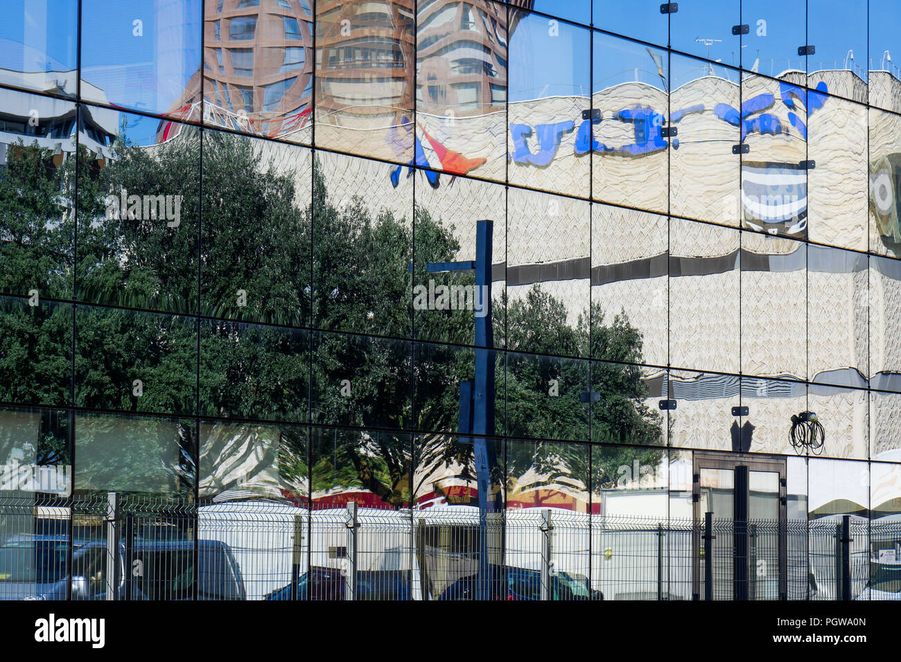 La riflessione, Part-Dieu district, Lione, Francia Foto Stock