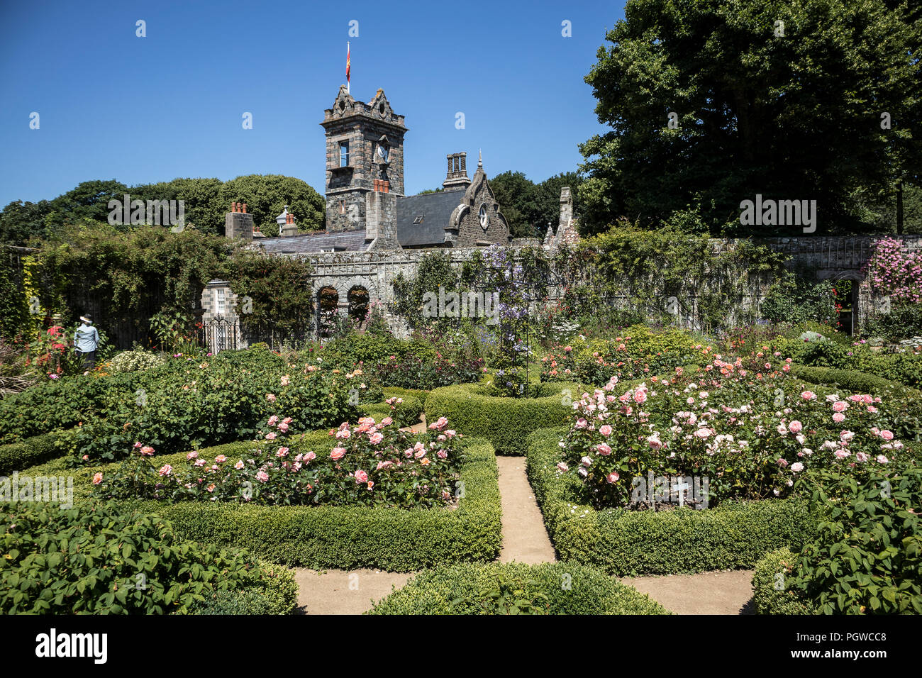 I giardini e la casa a La Seigneure sull Isola di Sark, vicino a Guernsey, parte delle Isole del Canale Foto Stock