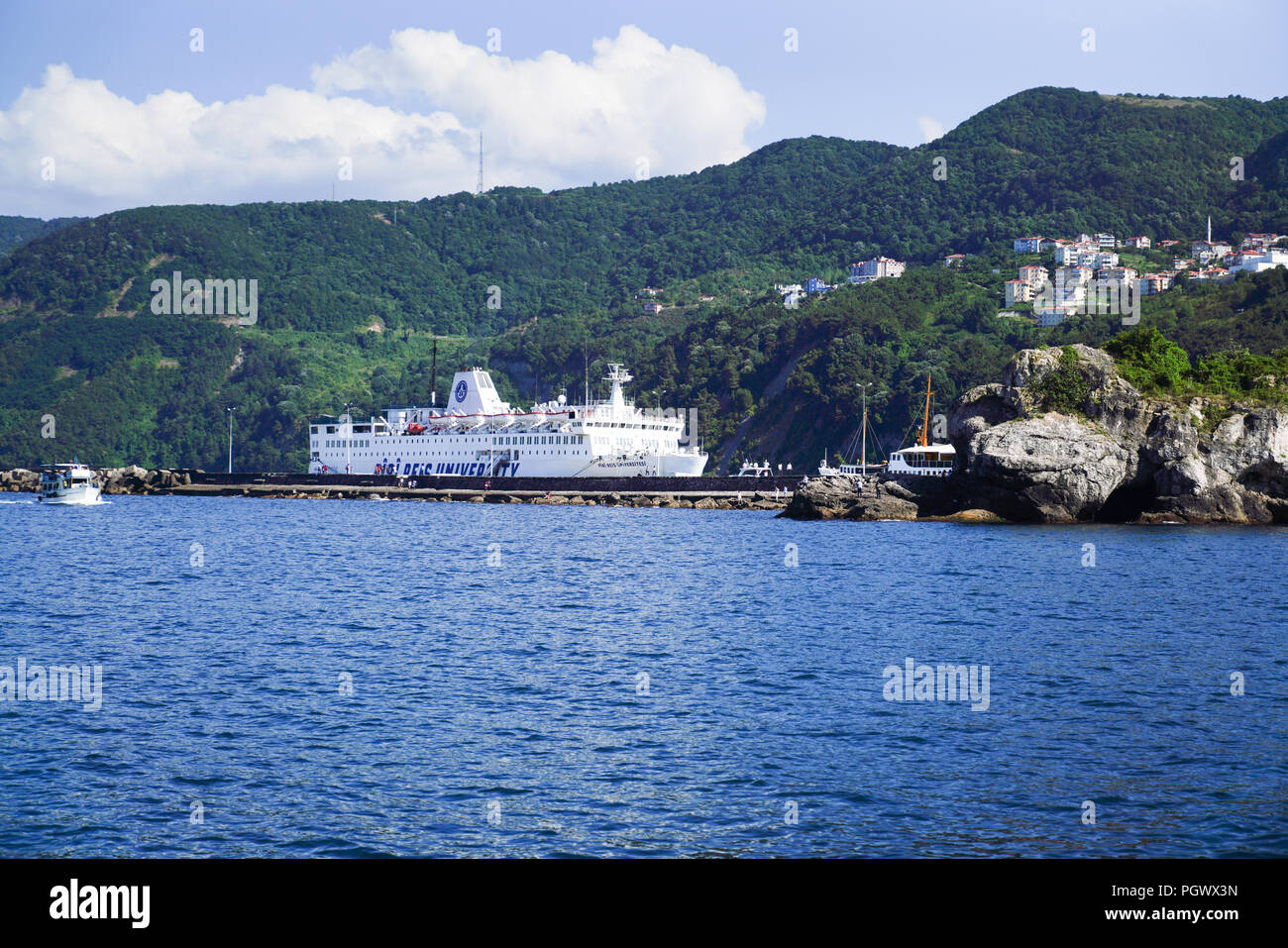 Amasra/Turkey-July 22 2018: Piri Reis nave in Amasra Beach Foto Stock