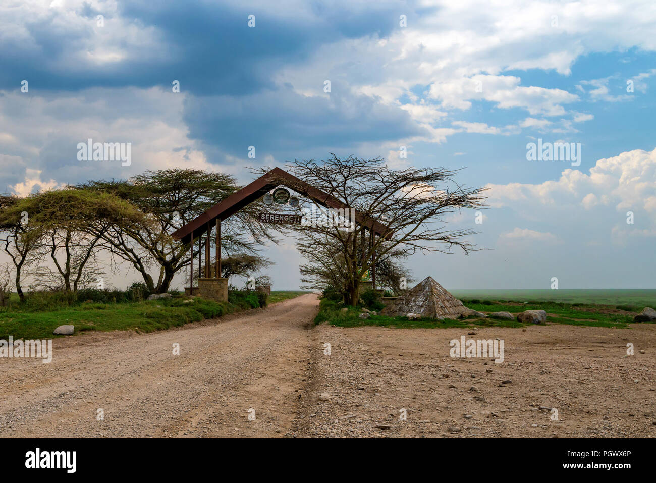 Cancello di ingresso del parco nazionale del Serengeti, Tanzania Foto Stock