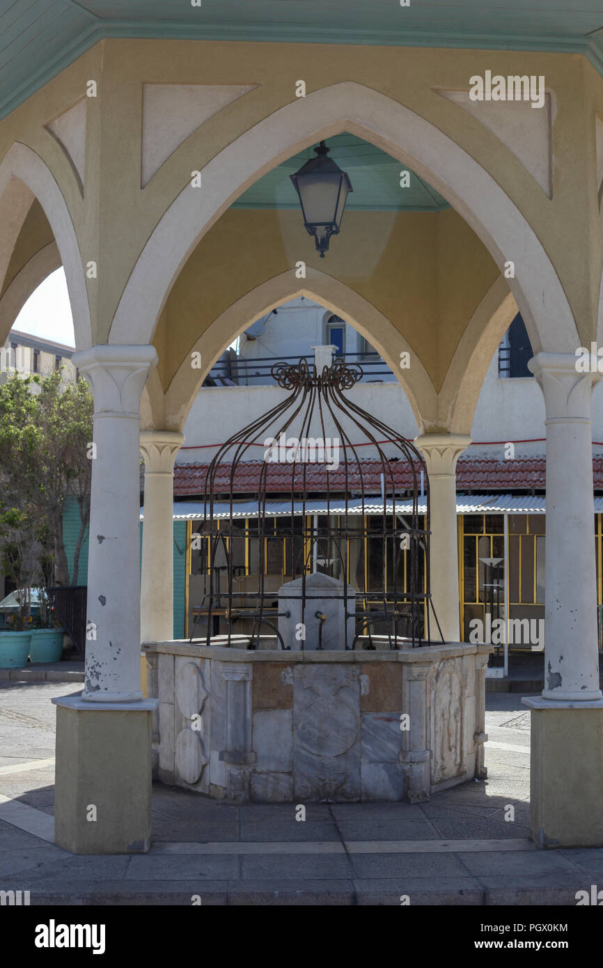 Israele, Jaffa. La moschea di Mahmoudiya abluzioni fontana, un rituale di purificazione fontana vicino l'entrata alla moschea Foto Stock
