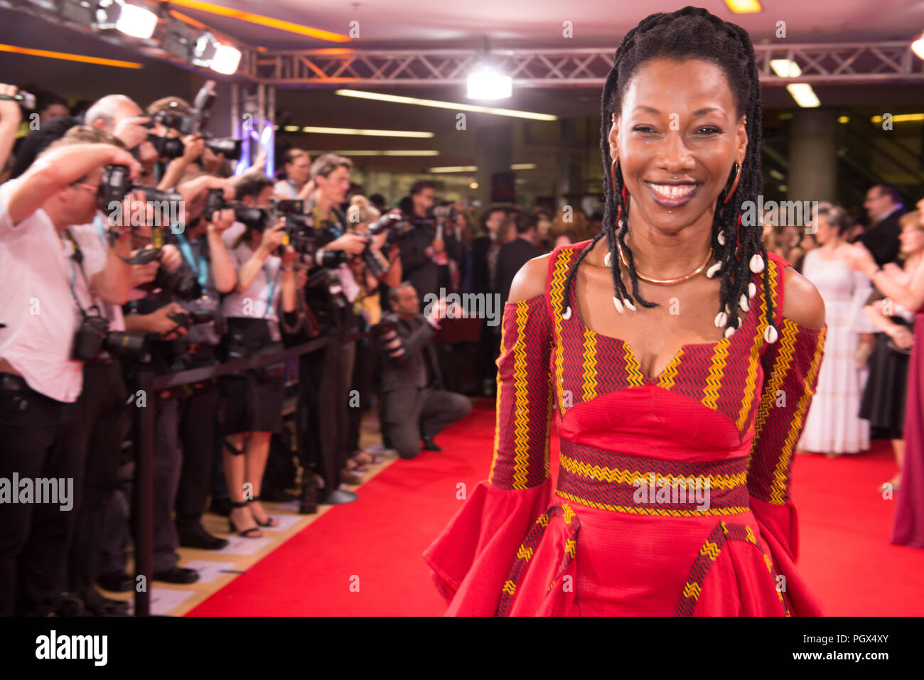 Attrice e cantante Fatoumata Diawara partecipa alla cerimonia di apertura del Filmfest München 2016 Foto Stock