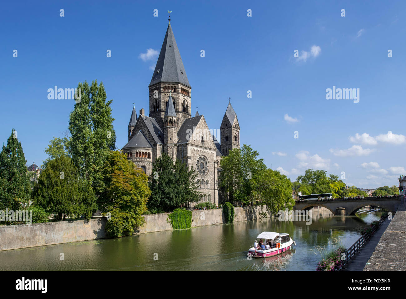 Temple neuf / Nouveau tempio protestante, neoromanica protestanti chiesa riformata lungo il fiume Moselle nella città di Metz, Moselle, Lorena, Francia Foto Stock