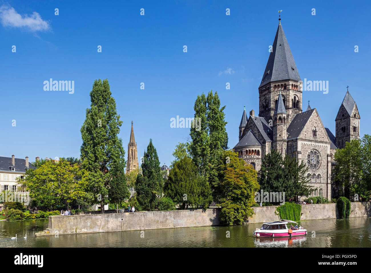 Temple neuf / Nouveau tempio protestante, neoromanica protestanti chiesa riformata lungo il fiume Moselle nella città di Metz, Moselle, Lorena, Francia Foto Stock