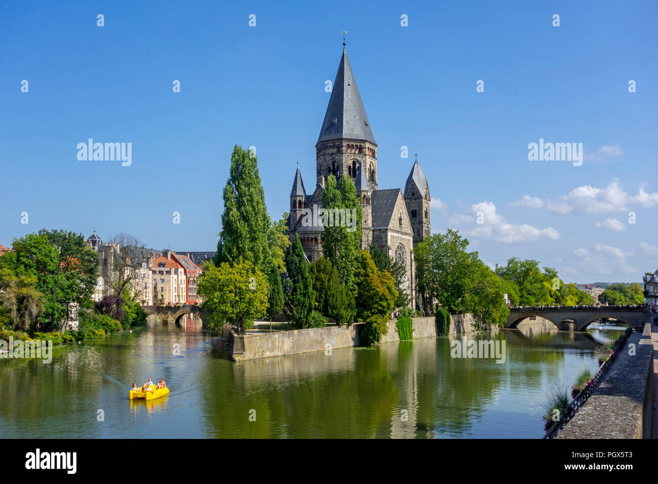 Temple neuf / Nouveau tempio protestante, neoromanica protestanti chiesa riformata lungo il fiume Moselle nella città di Metz, Moselle, Lorena, Francia Foto Stock