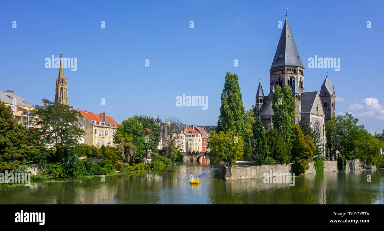 Temple neuf / Nouveau tempio protestante, neoromanica protestanti chiesa riformata lungo il fiume Moselle nella città di Metz, Moselle, Lorena, Francia Foto Stock