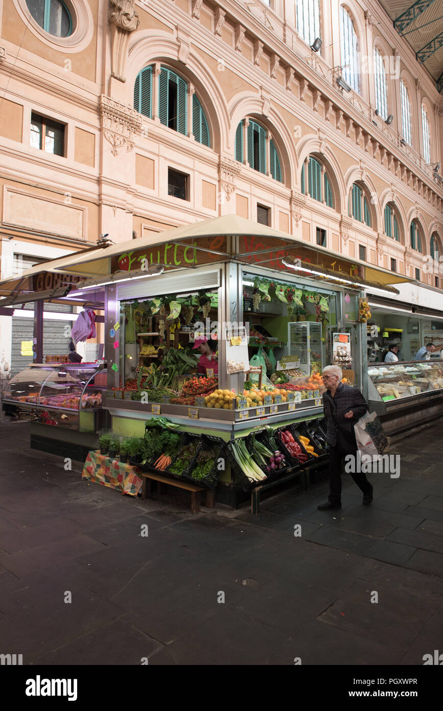 Mercato centrale interno, al mattino Foto Stock