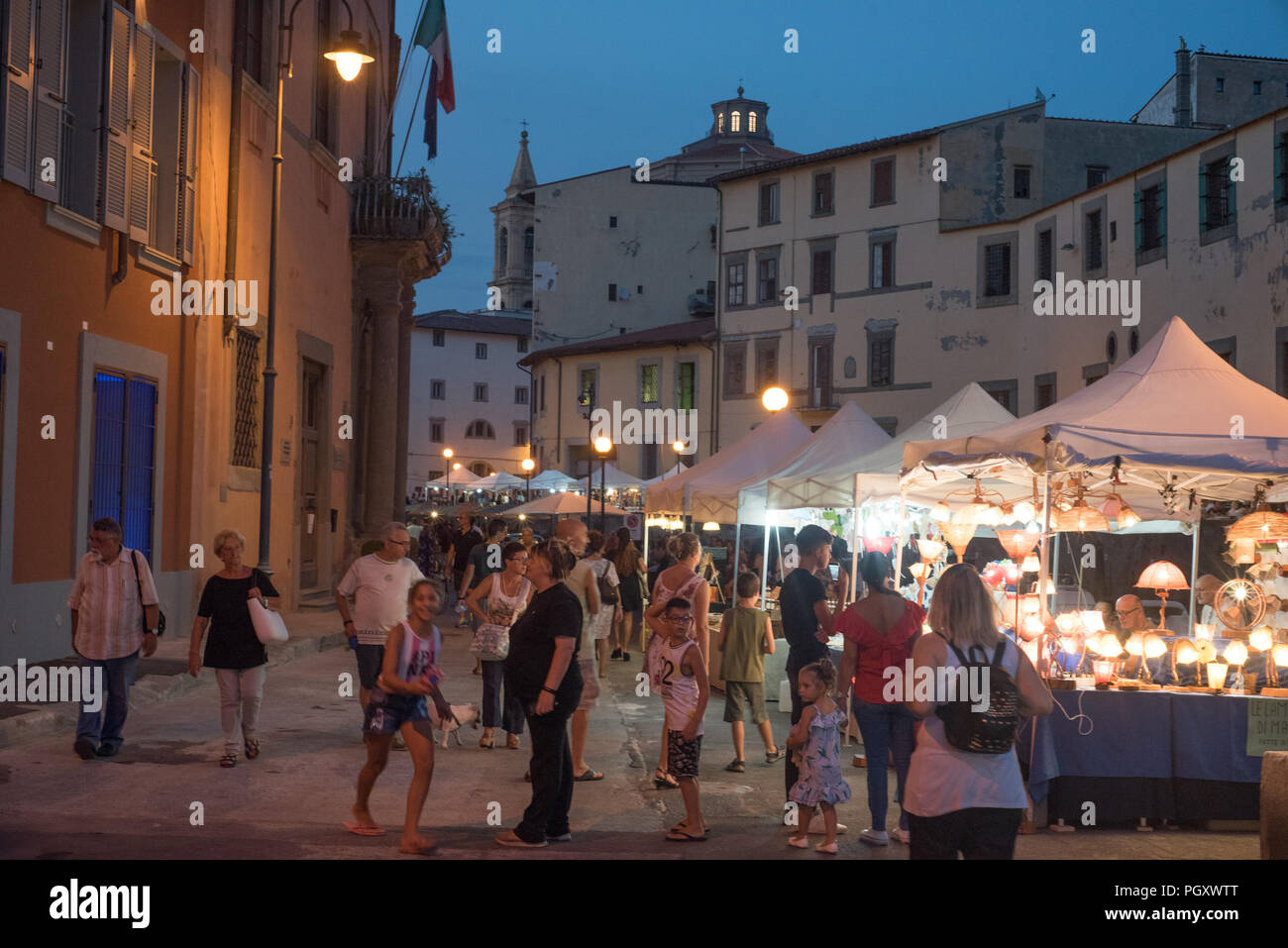 Mercato di strada a Effetto Venezia, evento top della città estate a Livorno. Italia Toscana Foto Stock
