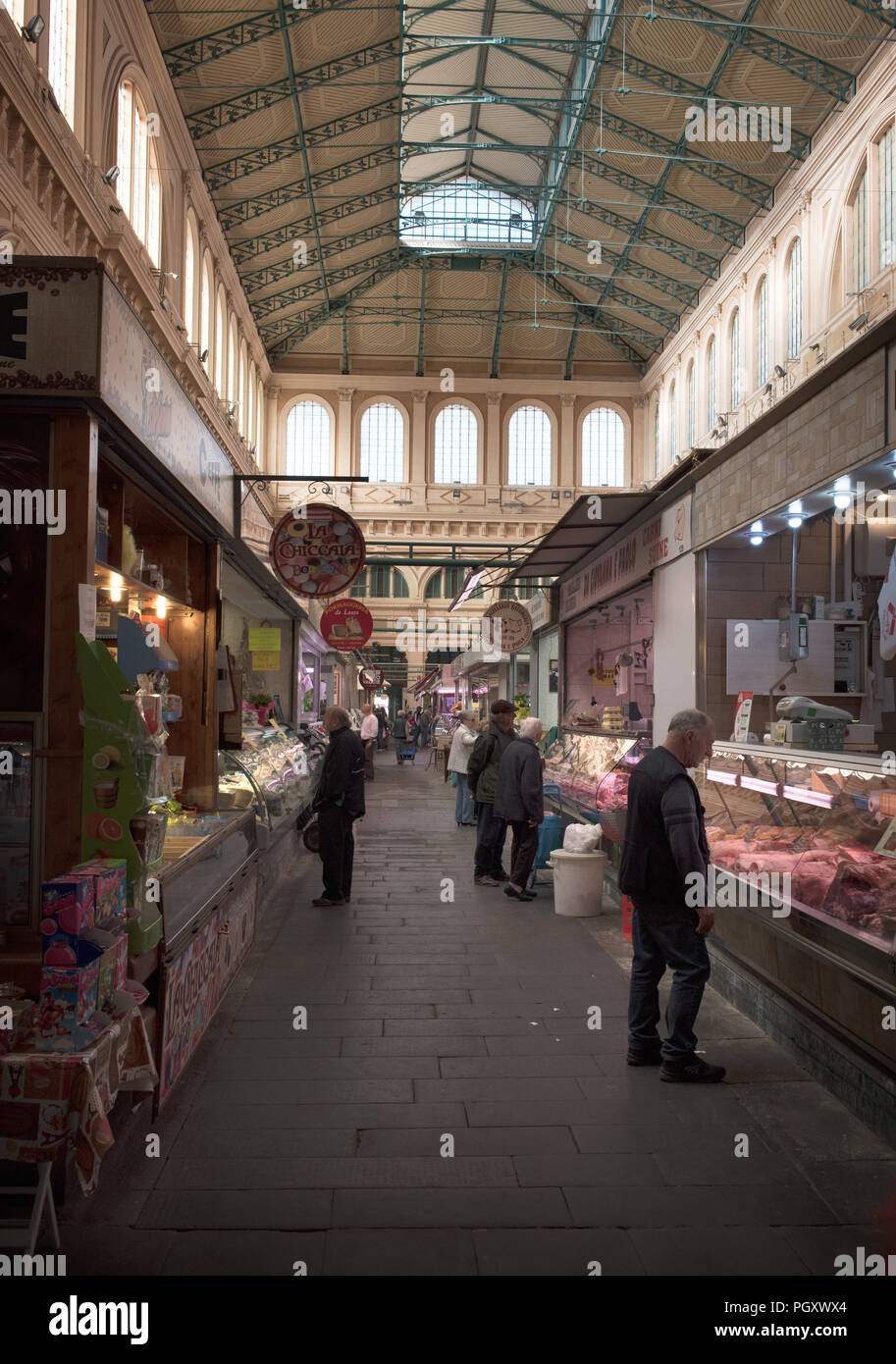 Mercato centrale interno, al mattino Foto Stock