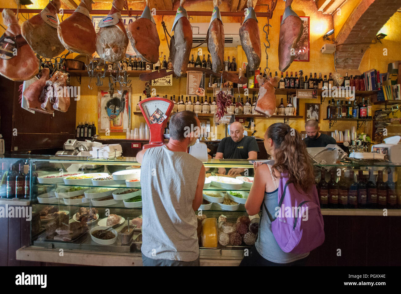 Ristorante la Barrocciaia, facendo 'panini' per due clienti Foto Stock