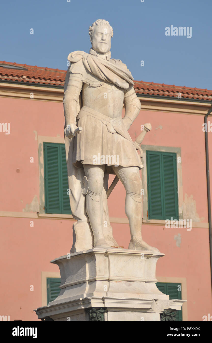 Quattro Mori. I quattro moor, simbolo della città. Statua in marmo di Ferdinandi 1 Medici, fondatore della città Foto Stock